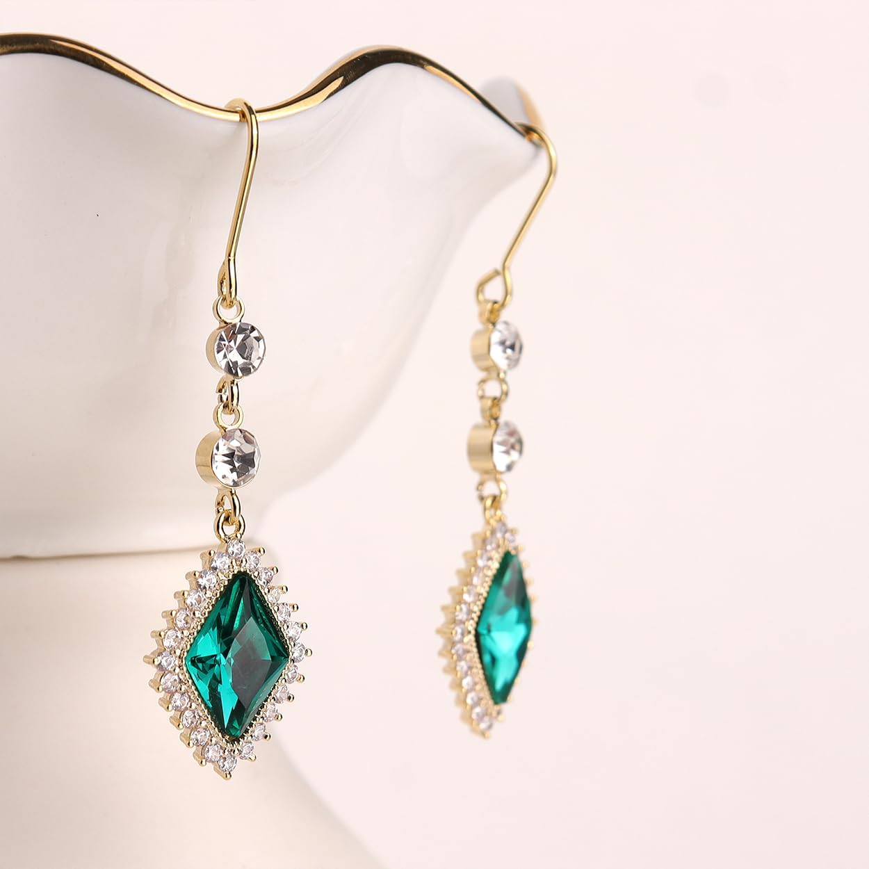 Sonateomber Gold Long Chain Threader Earrings for Women - Fashion Statement Drop Dangle Thread Earrings Jewelry Gift