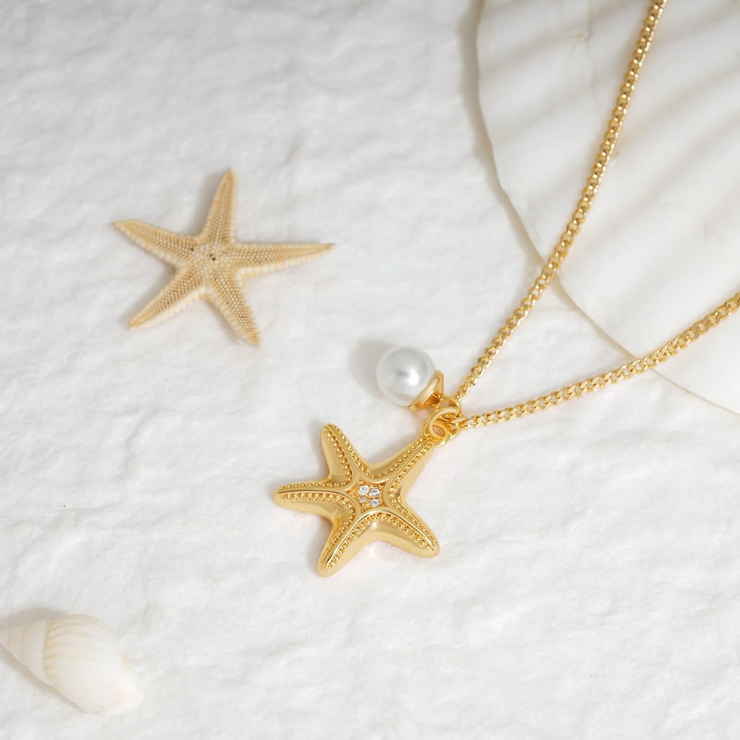 Dainty Gold Seashell Pendent Necklace Ocean Necklace for Women 18K Gold Plated Necklace Boho Handmade Summer Beach Necklace Jewelry