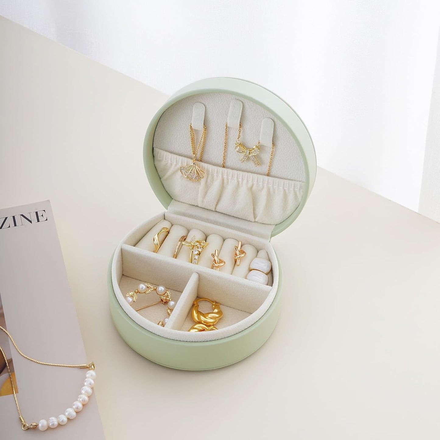 Small Travel Jewelry Case, Portable Jewelry Organizer Box for Necklace Rings Earrings