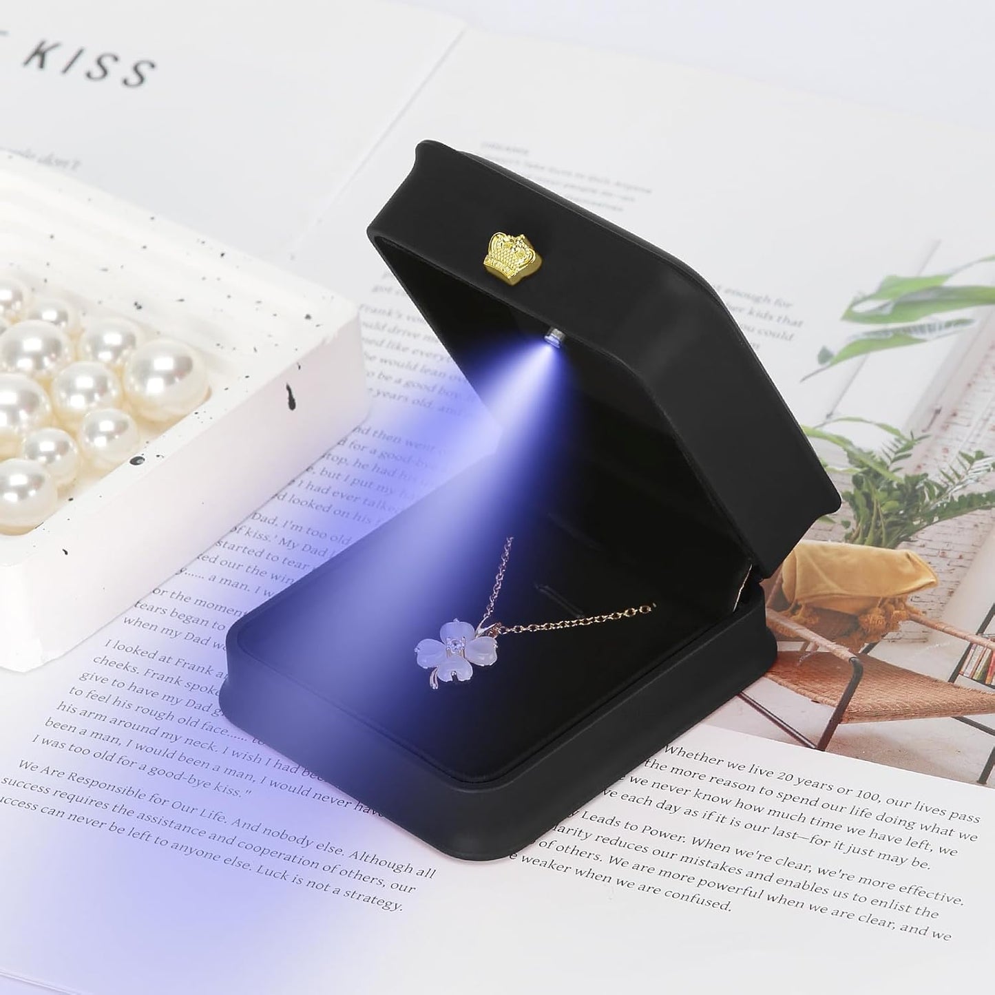 Necklace Pendant Gift Box with LED Light, Leather Jewellry Storage Display Case