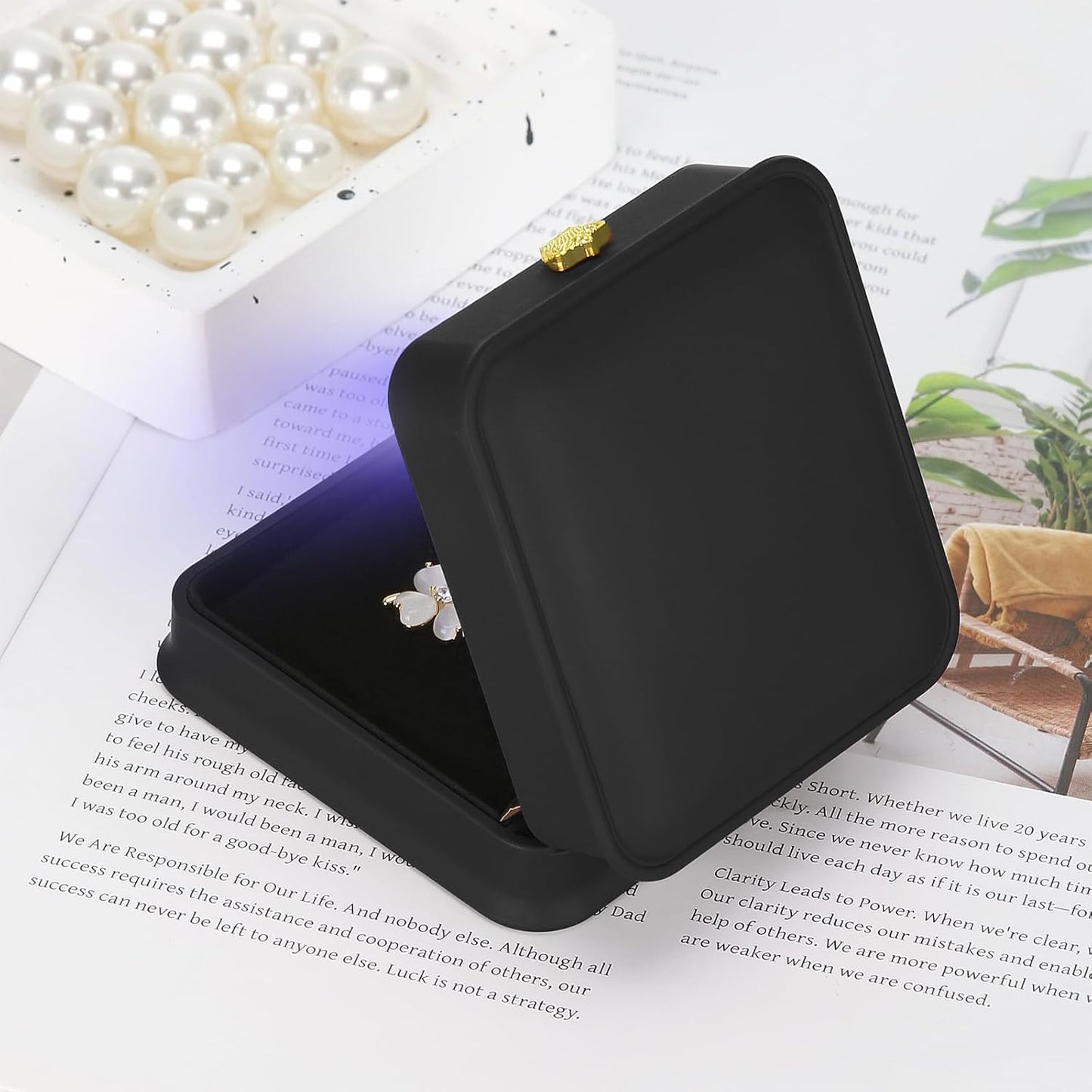 Necklace Pendant Gift Box with LED Light, Leather Jewellry Storage Display Case