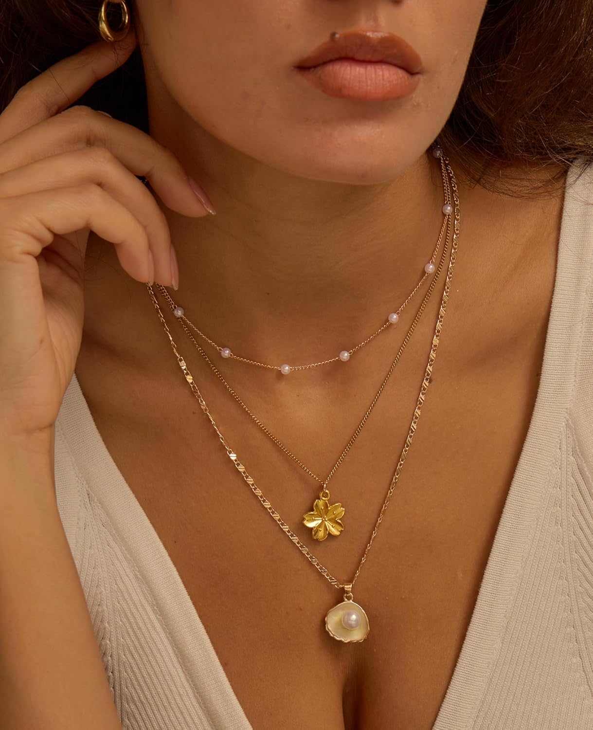 Shell Necklace for Women Gold Layered Conch Seashell Starfish Pendant Necklace Boho Summer Beach Vacation Jewelry for Women