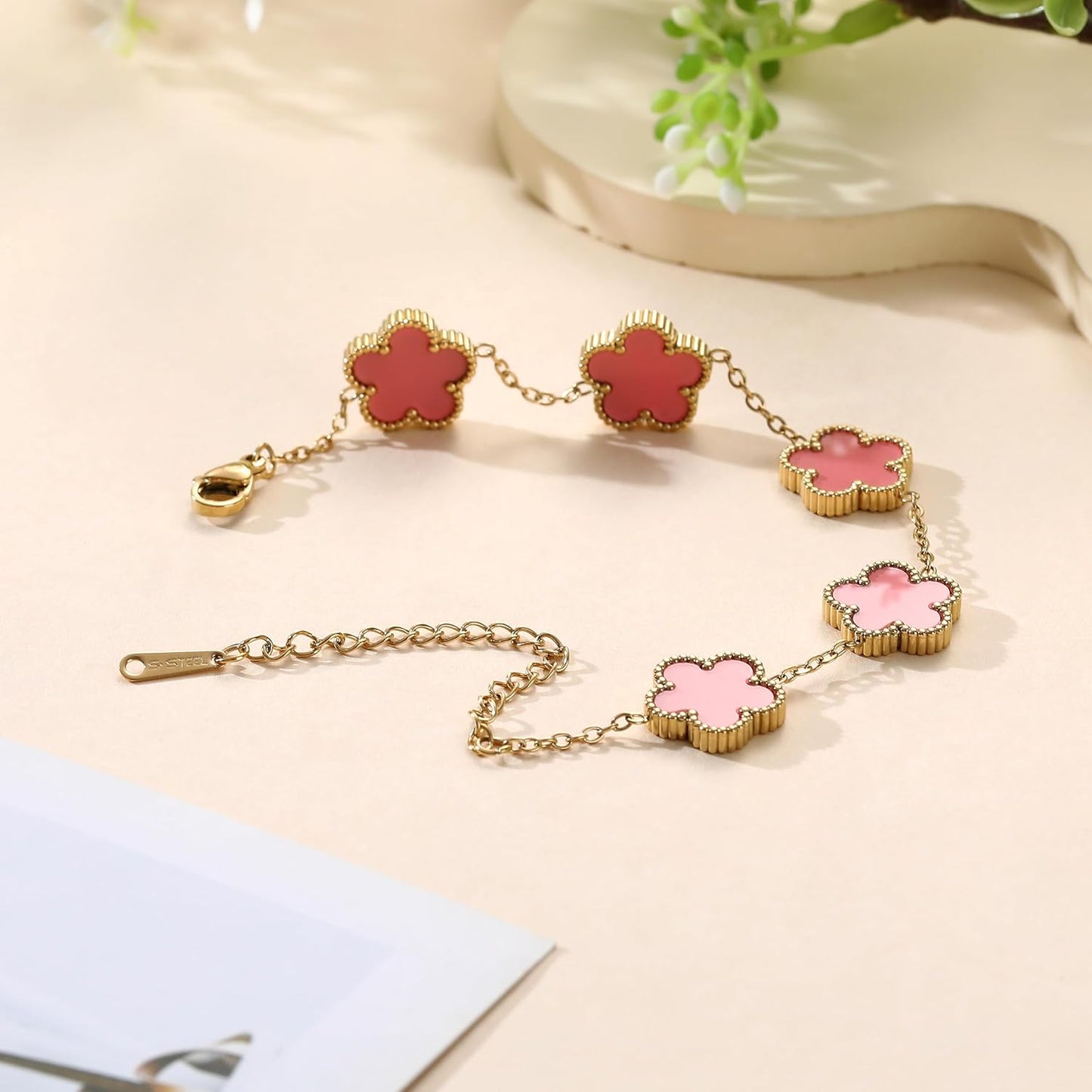 Four Leaf Clover Bracelet for Women 18K Gold Plated Stainless Steel Lucky 4 Leaf Gold Link Bracelet Jewelry Gift for Women