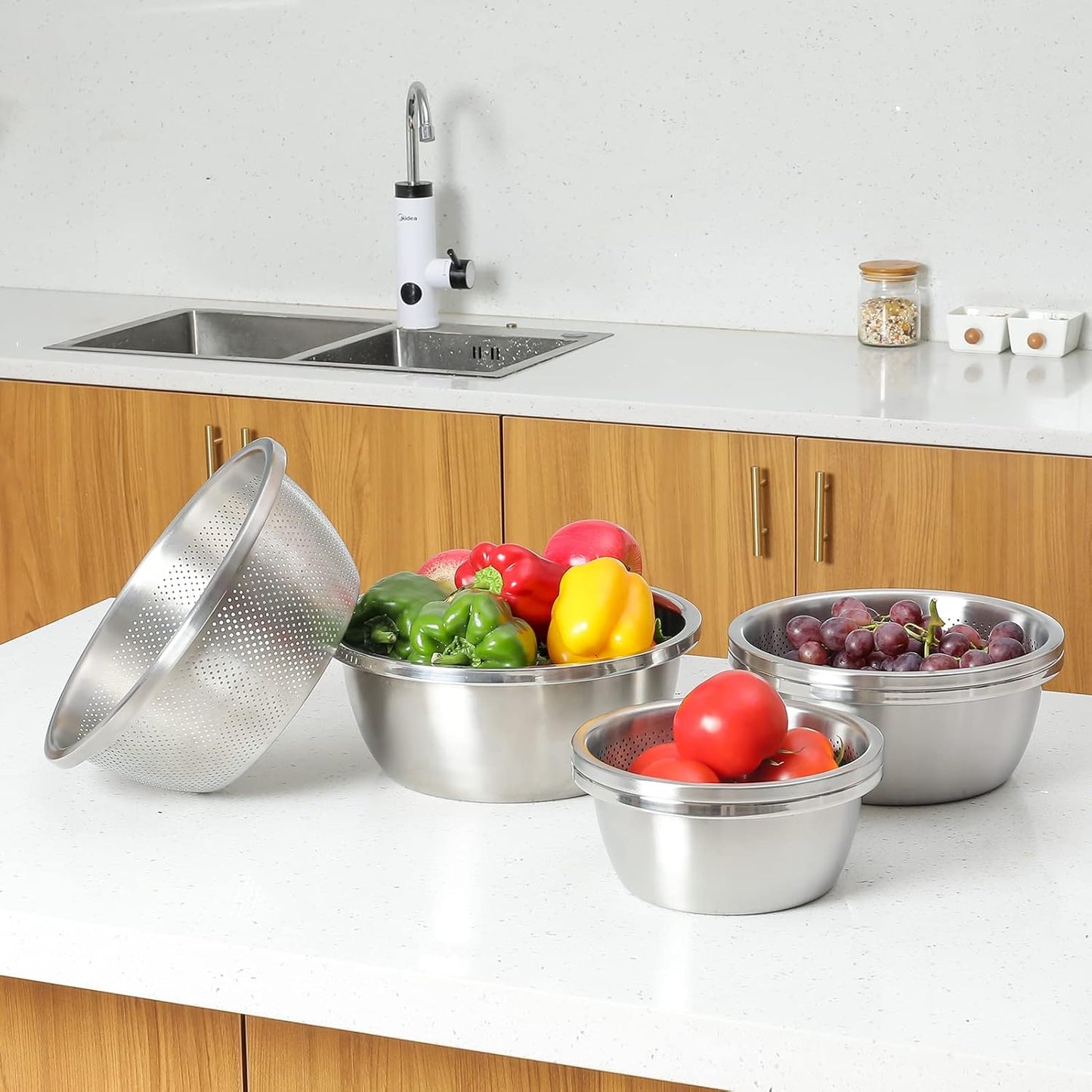 304 Stainless Steel Microporous Colander,2QT Large Capacity with Mixing Bowl For washing vegetables