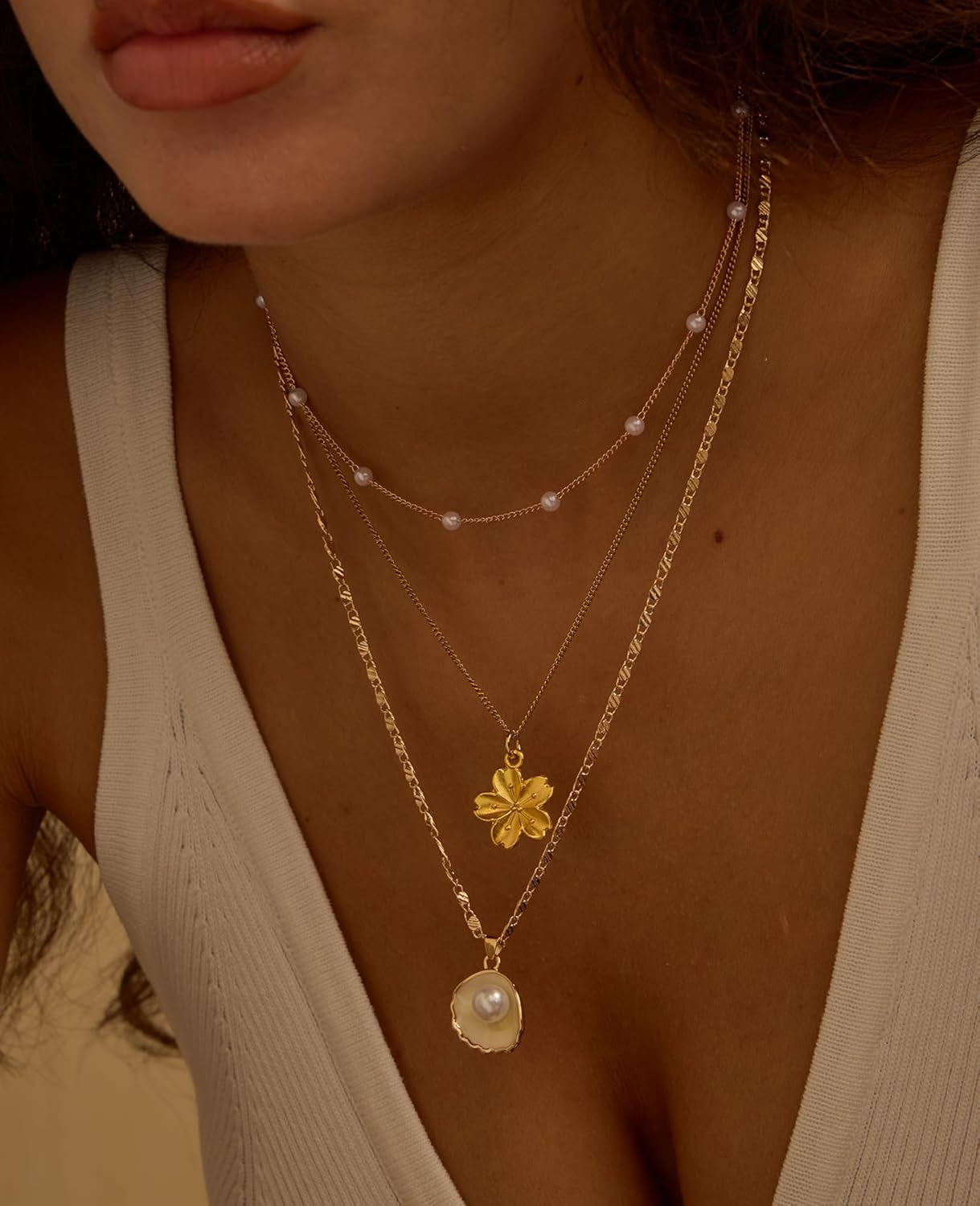Shell Necklace for Women Gold Layered Conch Seashell Starfish Pendant Necklace Boho Summer Beach Vacation Jewelry for Women