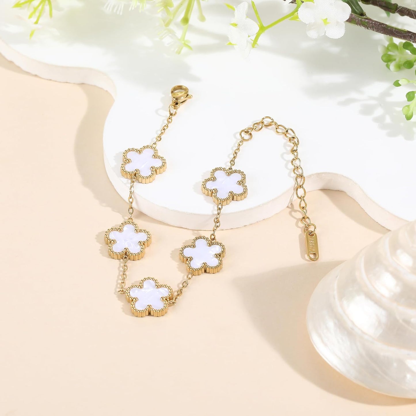 Four Leaf Clover Bracelet for Women 18K Gold Plated Stainless Steel Lucky 4 Leaf Gold Link Bracelet Jewelry Gift for Women