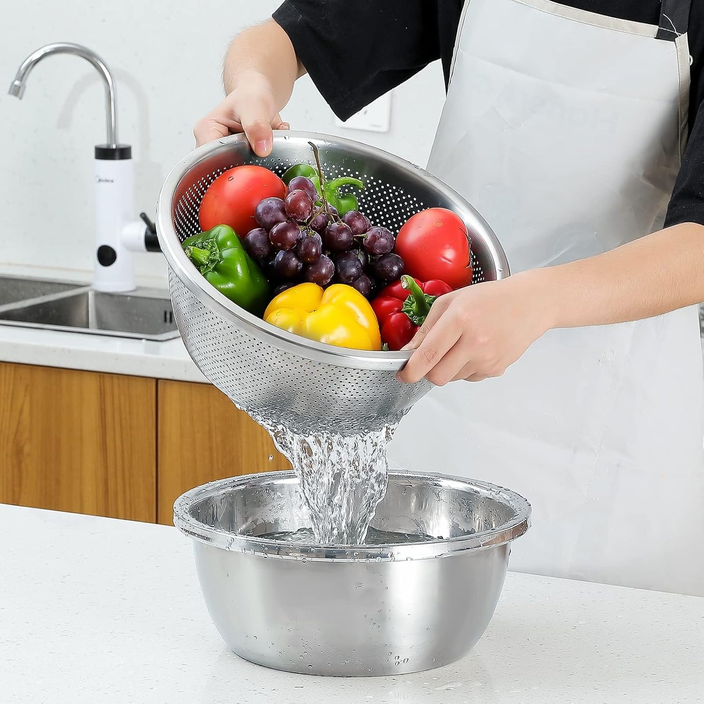 304 Stainless Steel Microporous Colander,2QT Large Capacity with Mixing Bowl For washing vegetables