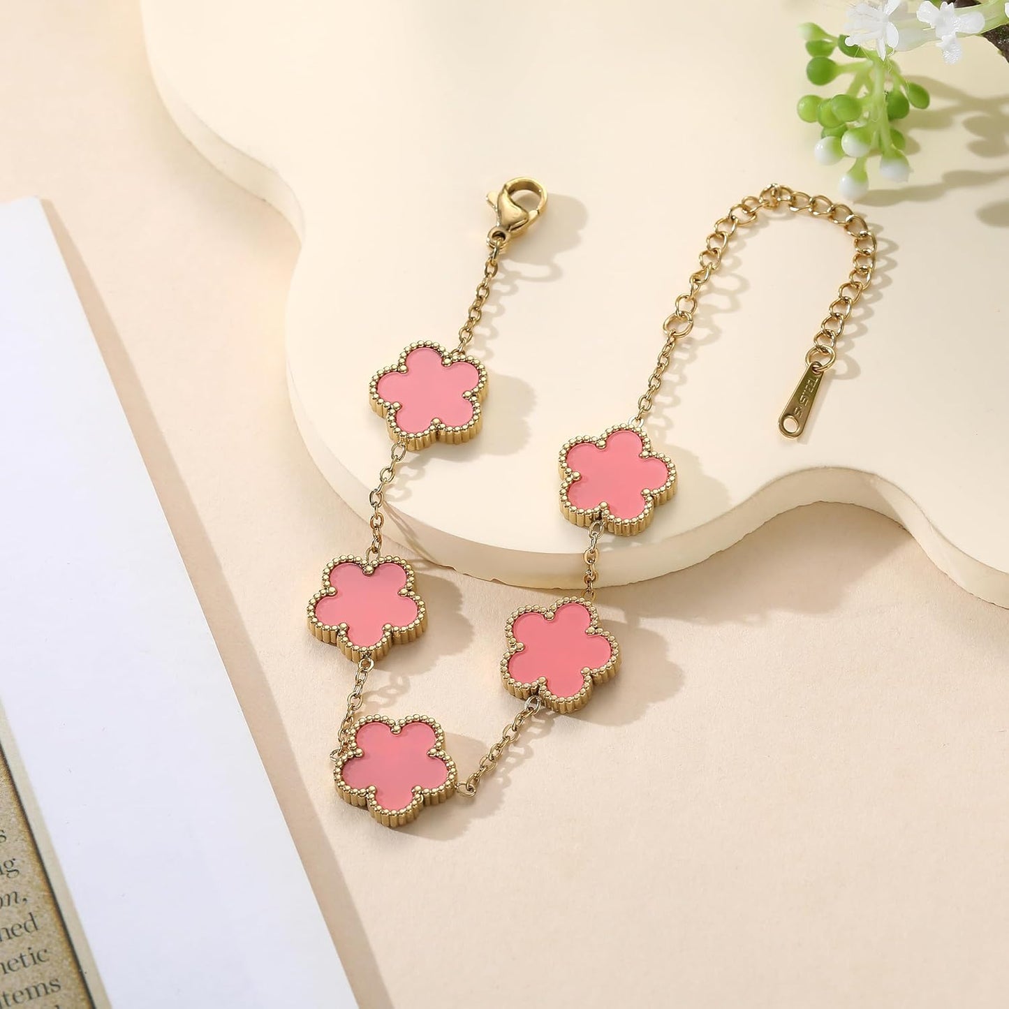 Four Leaf Clover Bracelet for Women 18K Gold Plated Stainless Steel Lucky 4 Leaf Gold Link Bracelet Jewelry Gift for Women