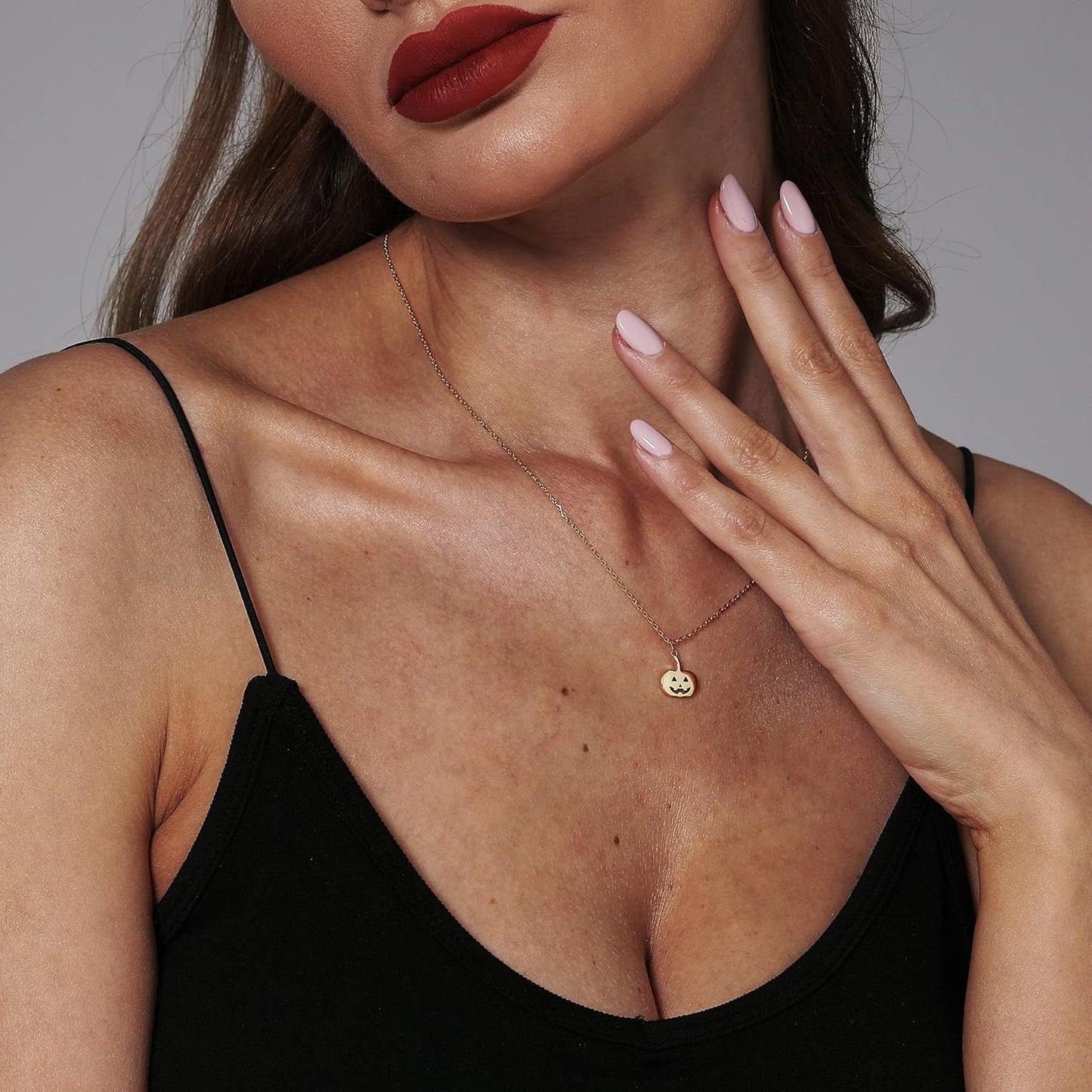 Minimalist 18K Gold Pumpkin Ghost Necklace - Dainty Hammered Coin Pendant, Delicate Halloween Gift